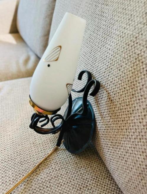Vintage wandlampje met melkglas kelkje, Huis en Inrichting, Lampen | Wandlampen, Gebruikt, Ophalen of Verzenden