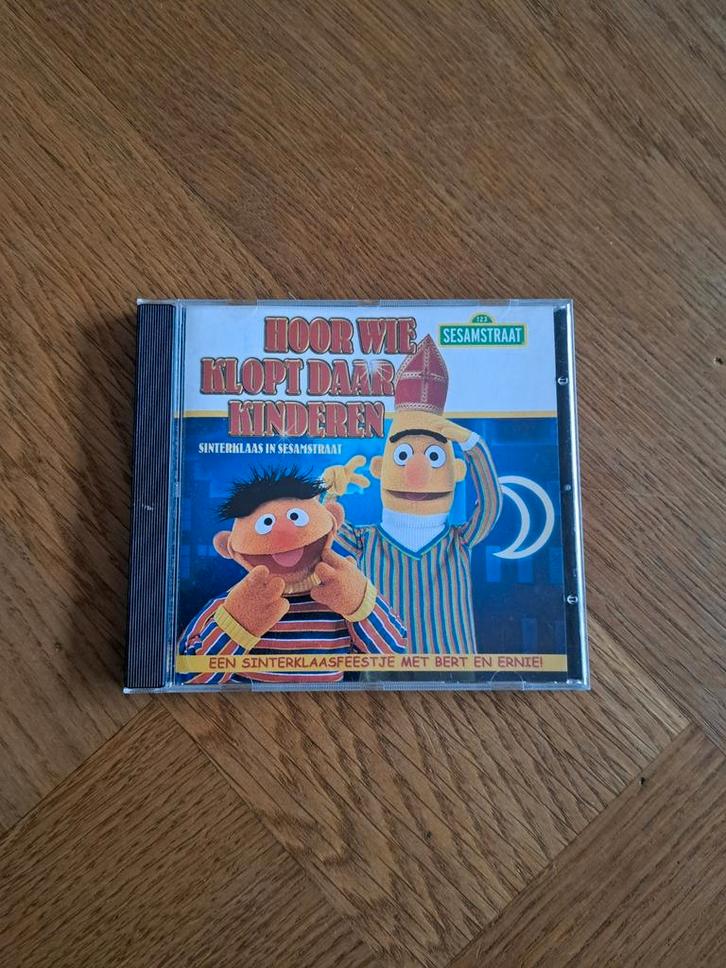 Hoor wie klopt daar kinderen.  Sinterklaas in Sesamstraat, Cd's en Dvd's, Cd's | Kinderen en Jeugd, Zo goed als nieuw, Muziek