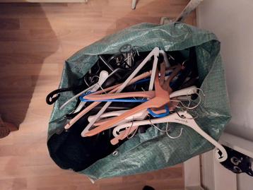 kledinghangers ( gratis beschikbaar voor biedingen