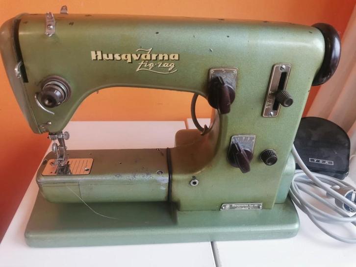 Husqvarna naaimachine vintage retro zigzag 19e, Hobby en Vrije tijd, Naaimachines en Toebehoren, Gebruikt, Naaimachine, Husqvarna