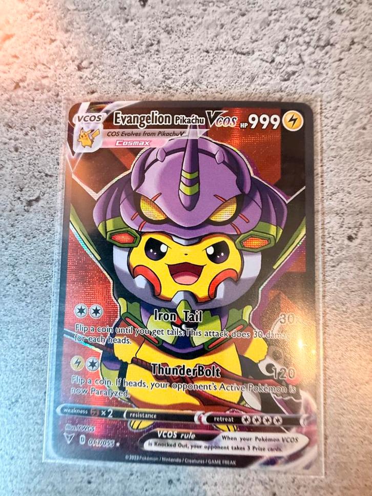 Evangelion Pikachu VCOS – Pokémon Cosplay Proxy, Hobby en Vrije tijd, Verzamelkaartspellen | Pokémon, Zo goed als nieuw, Verzenden