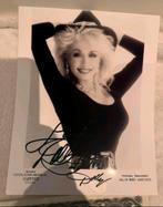 Gesigneerde Foto Dolly Parton met Certificaat van Echtheid, Verzamelen, Muziek, Artiesten en Beroemdheden, Verzenden, Zo goed als nieuw