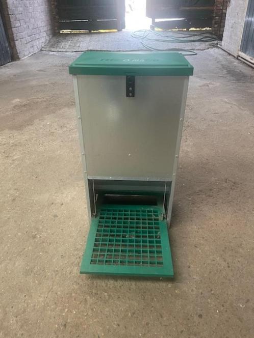 nagenoeg nieuwe Trapbak kippenvoer, Dieren en Toebehoren, Pluimvee | Toebehoren, Zo goed als nieuw, Drinken en Voederen, Ophalen