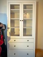 Mooie Hemnes vitrinekast met lades, Ophalen, 50 tot 100 cm, Zo goed als nieuw, Met lade(s)