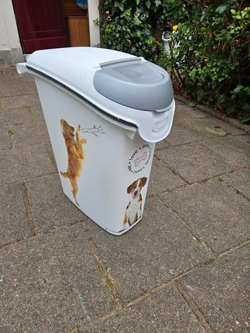 Curver voederbox 35 liter beschikbaar voor biedingen