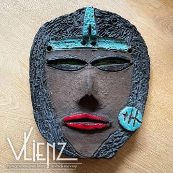 Retro kunstwerk klei glazuur gezicht, wandsculptuur beschikbaar voor biedingen