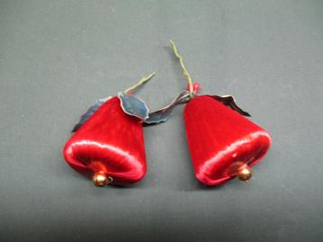Twee vintage rode kerstklokje, draadomwonden beschikbaar voor biedingen
