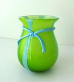 Glazen vaas opaline lichtgroen met lichtblauwe strik 3224-g, Ophalen of Verzenden