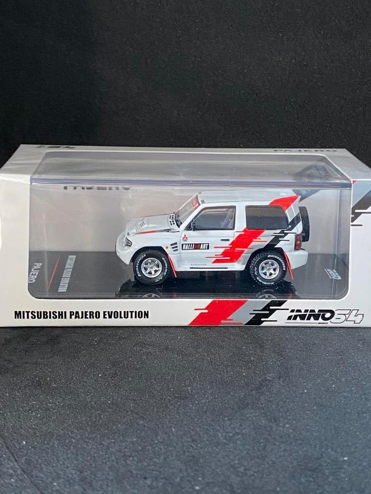 Inno64 Mitsubishi pajero evolution, Hobby en Vrije tijd, Modelauto's | Overige schalen, Nieuw, Auto, Ophalen of Verzenden