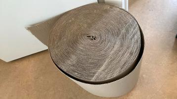 Golfkarton op rol beschikbaar voor biedingen