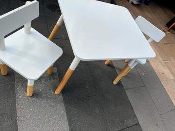Peuter Picknicktafel met 2 Stoelen beschikbaar voor biedingen