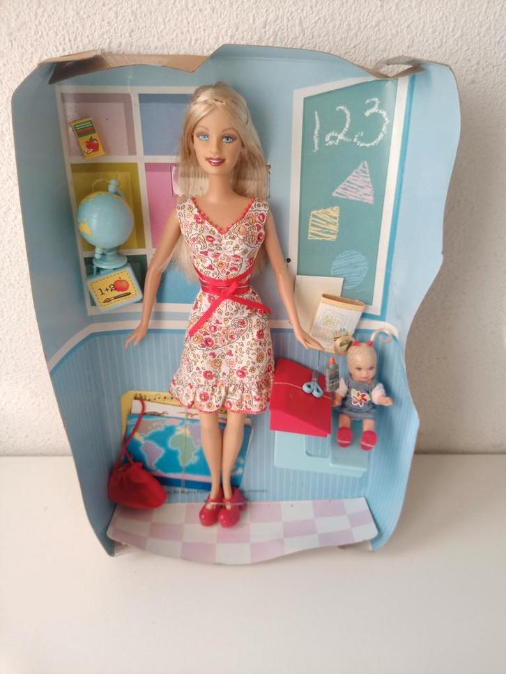 Barbie Happy Family Teacher met Nikki, Verzamelen, Poppen, Zo goed als nieuw, Fashion Doll, Ophalen of Verzenden
