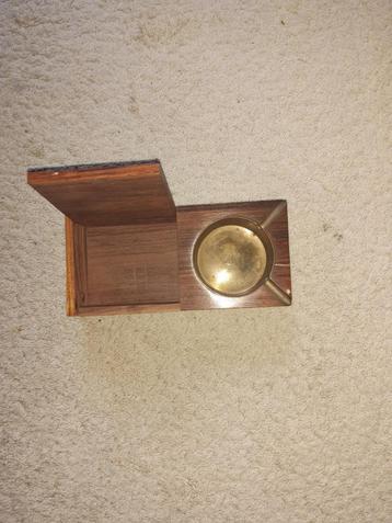 vintage, sigarettendoos met asbak, hout beschikbaar voor biedingen