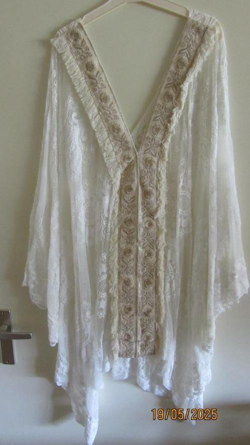 Romantische kanten kaftan / strandjurk in crème One size, Kleding | Dames, Jurken, Zo goed als nieuw, Maat 42/44 (L), Beige, Onder de knie