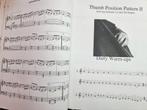 Thumb Position for Cello Book 1 - Rick Mooney, Les of Cursus, Ophalen of Verzenden, Zo goed als nieuw, Populair