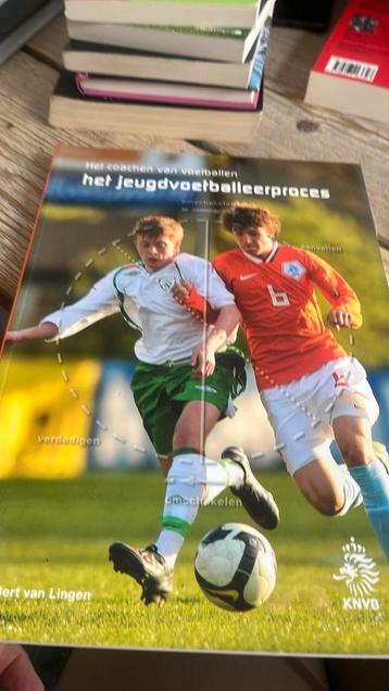 Het jeugdvoetbal leerproces beschikbaar voor biedingen