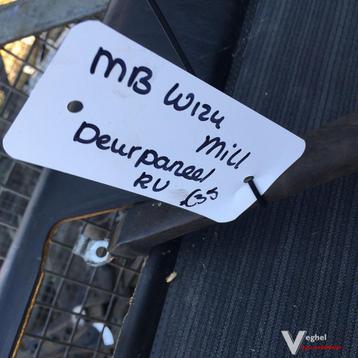 Mercedes W124 1986 Deurpaneel Rechtsvoor  beschikbaar voor biedingen