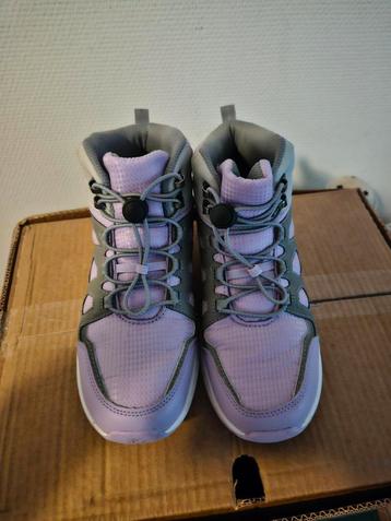 Te koop zo goed als nieuwe schoenen  beschikbaar voor biedingen