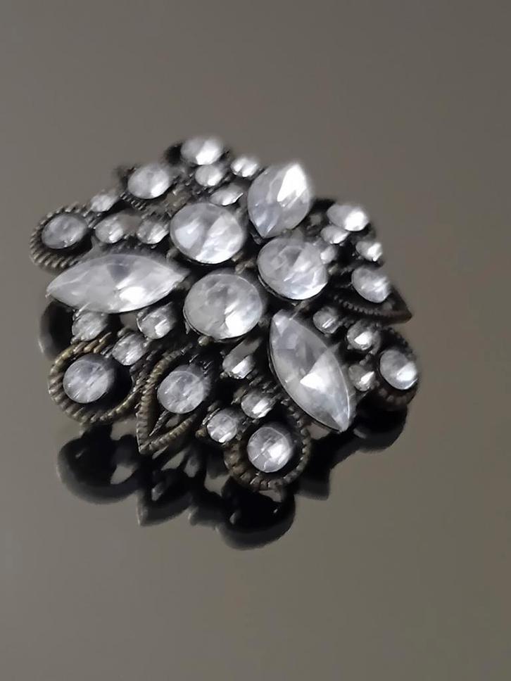 Vintage Broche met Kristallen, Sieraden, Tassen en Uiterlijk, Broches, Zo goed als nieuw, Brons, Grijs, Minder dan 4 cm, Met kristal