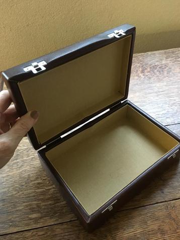 Heren Beautycase.Retro model Bruin Skai.Binnenkant linnen. beschikbaar voor biedingen