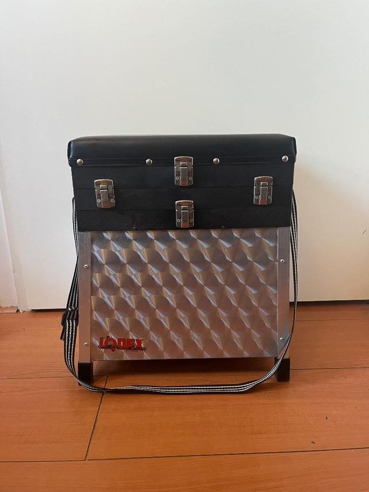 gevulde viskoffer IQDEX (met dobbers, lijn, haakjes etc.), Watersport en Boten, Hengelsport | Algemeen, Zo goed als nieuw, Koffer of Tas