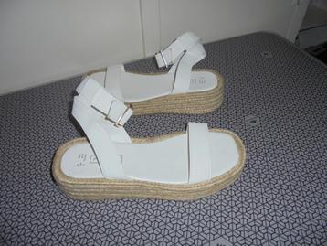 Hoge witte sandalen merk Primark maat 40 beschikbaar voor biedingen