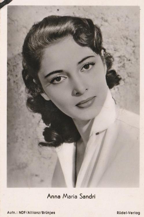 Filmster: Anna Maria Sandri, Verzamelen, Ansichtkaarten | Themakaarten, Ongelopen, 1940 tot 1960, Sterren en Beroemdheden, Verzenden