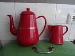 Oude rood emaille koffiepot met gouden bies + melkkan, Ophalen