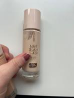 Ongeopend foundation, Ophalen of Verzenden, Zo goed als nieuw, Beige, Gehele gezicht