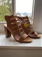 Primark Bruine Suède Hakken - Maat 41 - Nieuw, Ophalen of Verzenden, Nieuw, Bruin, Pumps