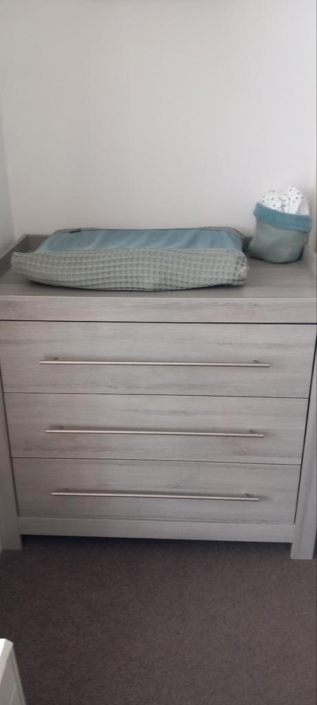 Commode + kast, Kinderen en Baby's, Kinderkamer | Commodes en Kasten, Gebruikt, Kast, 90 tot 105 cm, 100 cm of meer, 50 tot 70 cm