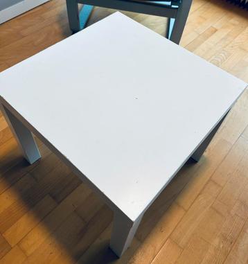 Small white table / Kleine witte tafel