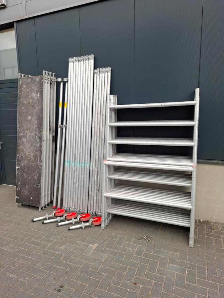 Altrex RS4 rolsteiger 135x245, WH 10,2 mtr izgst, Doe-het-zelf en Verbouw, Steigers, Zo goed als nieuw, Rolsteiger of Kamersteiger