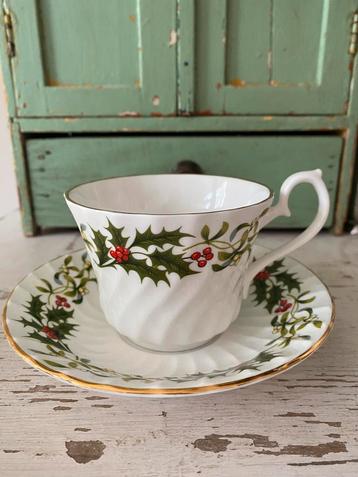 porseleinen kerst kop en schotel Royal Kendal beschikbaar voor biedingen