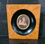 Antiek miniatuur schilderijtje van een dame, Ophalen of Verzenden