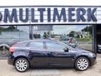 Volvo V40 1.6 T3 Momentum NL'se Volvo dealer onderhouden, Voorwielaandrijving, Gebruikt, Zwart, 4 cilinders