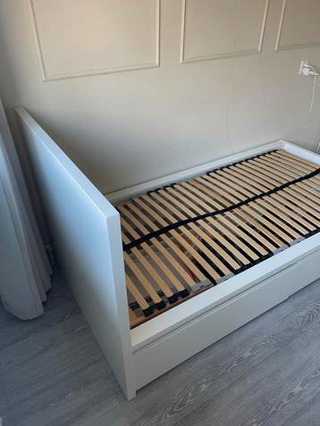 IKEA Malm bed met lades en verstelbare lattenbodem - afbeelding 2
