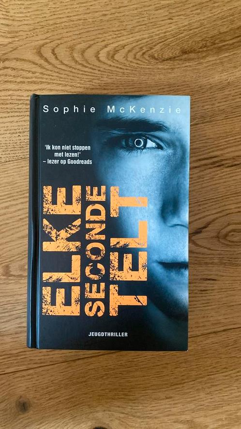 Sophie McKenzie - Elke seconde telt, Boeken, Kinderboeken | Jeugd | 13 jaar en ouder, Zo goed als nieuw, Ophalen of Verzenden