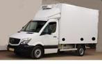 Te Huur koelbakwagen ,meubelbak  met klep .€99 pd., Auto's, Bestelauto's, Stof, Wit, Particulier, Blauw