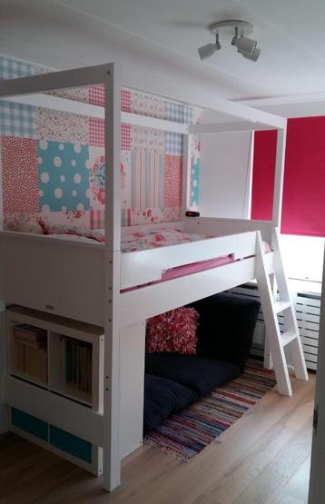 Mooi wit halfhoog bed met hemel, merk Bopita. beschikbaar voor biedingen