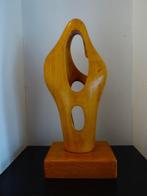 Beeld in hout naar Barbara Hepworth, Antiek en Kunst, Kunst | Beelden en Houtsnijwerken, Ophalen of Verzenden