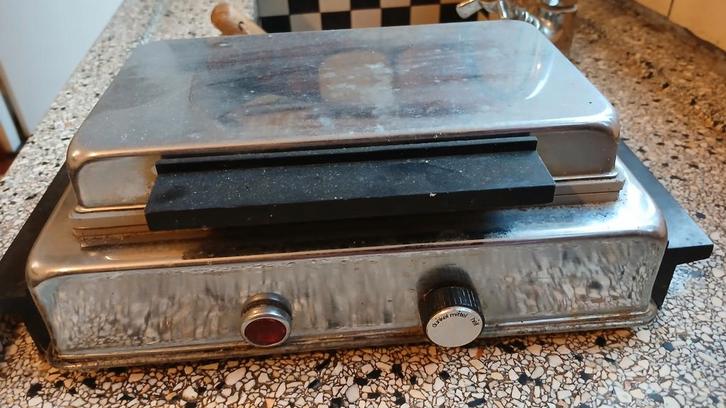 Vintage Wafelijzer - Klassiek Bakken, Huis en Inrichting, Keuken | Keukenbenodigdheden, Gebruikt, Ophalen of Verzenden