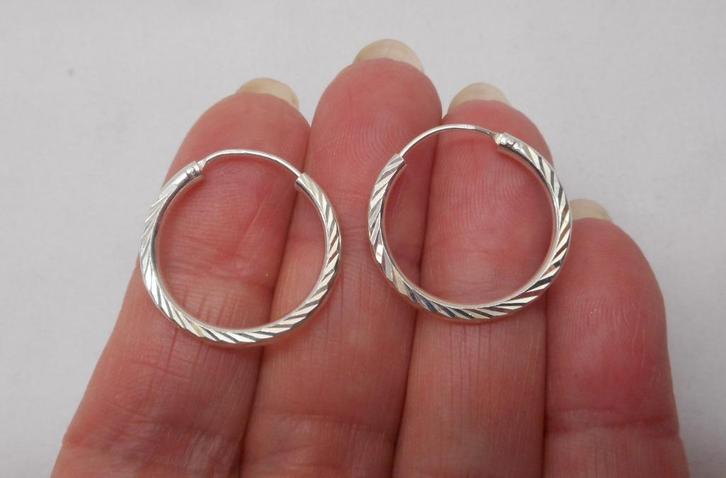 Zilveren mooi gedecoreerde oorringen nr.1348, Sieraden, Tassen en Uiterlijk, Oorbellen, Zo goed als nieuw, Hangers, Zilver, Zilver