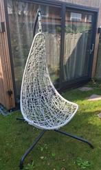 Hangstoel met standaard en kussen, Tuin en Terras, Tuinstoelen, Ophalen, Gebruikt, Metaal