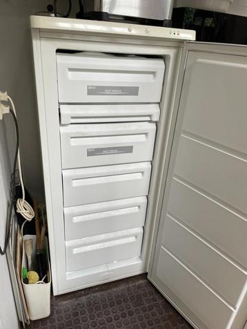 Zanussi ZFU17S vriezer, 150 liter B55xH124xD60 werkt goed. M beschikbaar voor biedingen