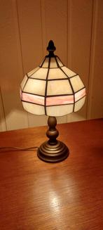 Tiffany glas-in-lood tafellamp crèmekleurig met licht roze, Glas, Tiffany, Zo goed als nieuw, Ophalen