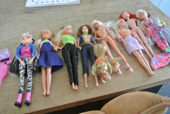 Barbie s Mattel Hasbro/ nr 81, Verzamelen, Poppen, Zo goed als nieuw, Pop, Ophalen of Verzenden
