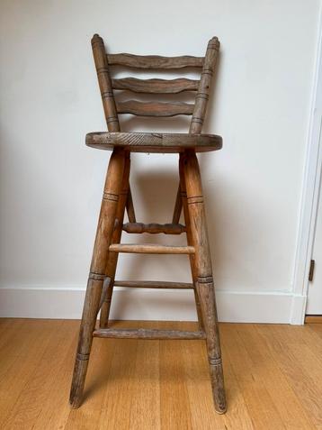 Vintage houten kinderstoel beschikbaar voor biedingen