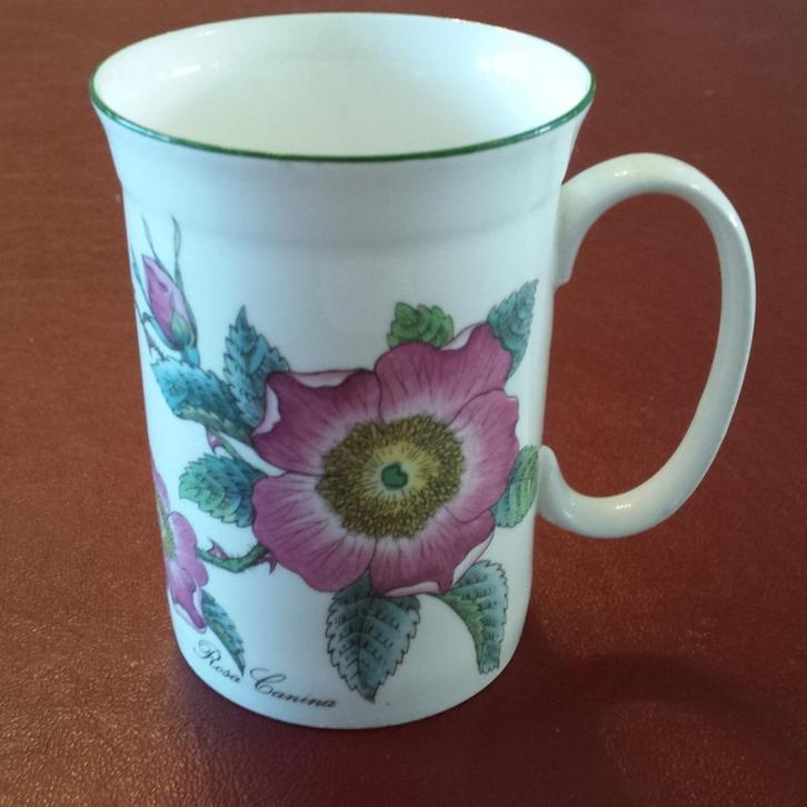 Roy Kirkham beker - Botanical Flowers (Rose Canina), Huis en Inrichting, Keuken | Servies, Zo goed als nieuw, Kop(pen) en/of Schotel(s)