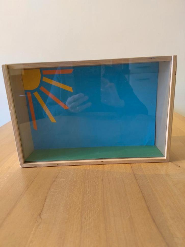 Leuk vitrinekastje met hardboard achterwand, Hobby en Vrije tijd, Knutselen, Gebruikt, Knutselwerk, Ophalen of Verzenden